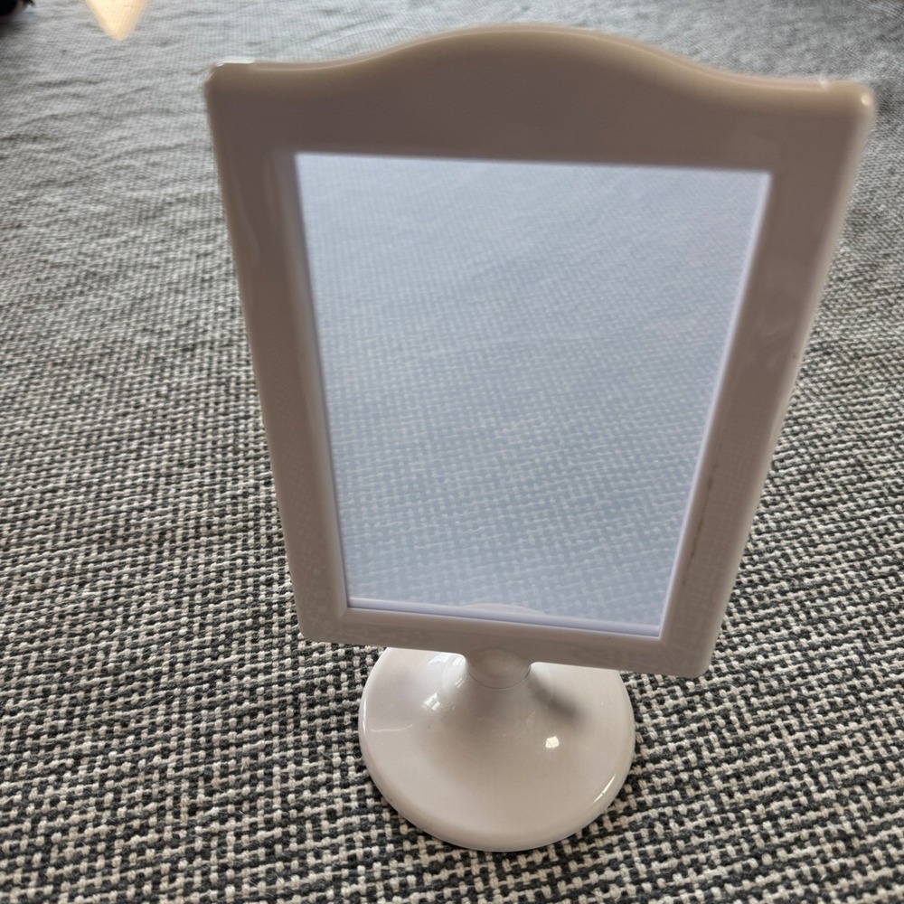 Lot of 20 White Plastic Double Sided Pedestal Picture Frames Table Number Stands